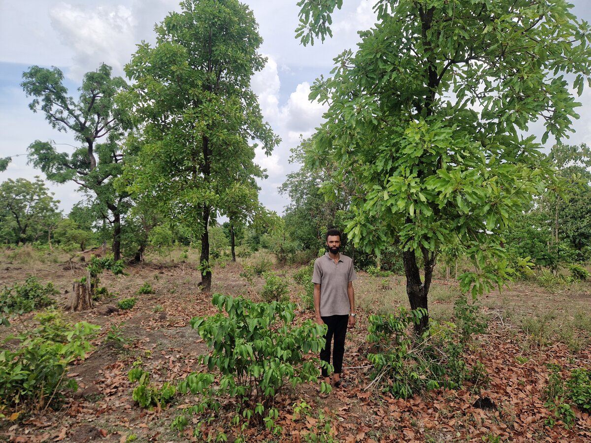 René Traoré auf dem Feld in Togo